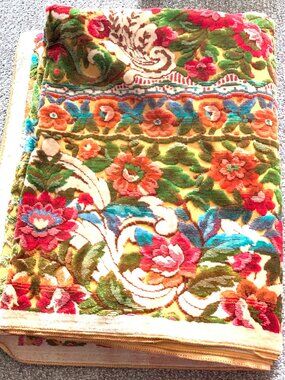 VINTAGE MIDWEIGHT FLORAL WOOL BEDSPREADS SIZE W70 X L90